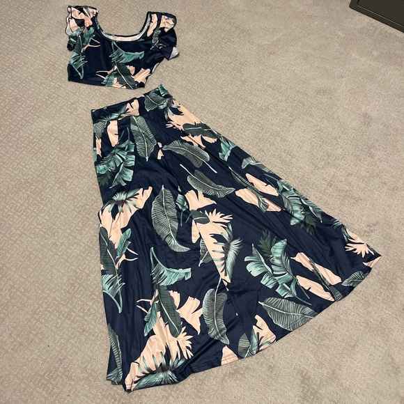 Matching top/skirt - Picture 1 of 5